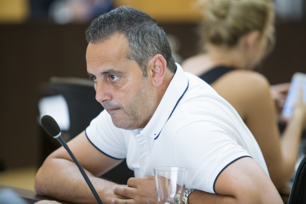 Toni Pérez cierra filas en torno al concejal de Seguridad tras su detención