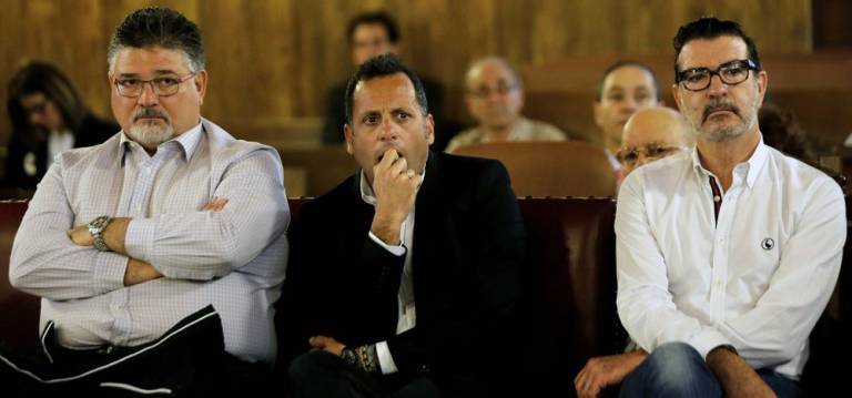 Jorge Guarro, jefe del servicio de Promoción de la Agencia Valenciana de Turismo; Isaac Vidal, jefe del área de mercados de la AVT y Rafael Betoret, ex jefe del gabinete de Turismo, en el juicio. Foto: JUAN CARDENAS/EFE - 