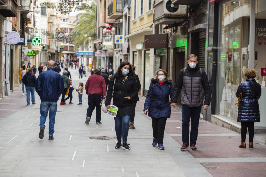Peatones en el centro de Elche, en una imagen reciente. Foto: AP - 