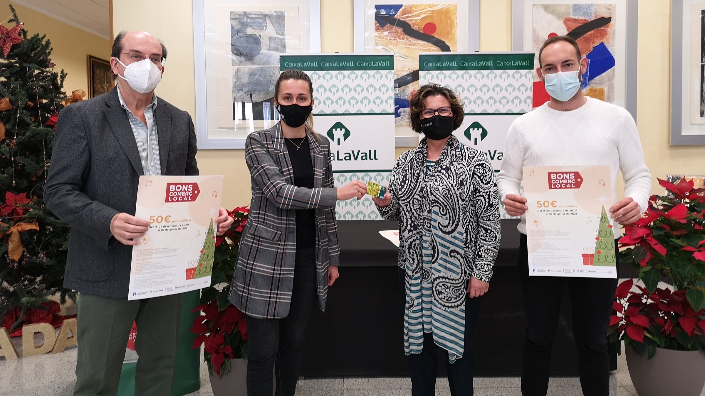 La Vall reparte 1.000 bonos entre los vecinos para realizar compras en el comercio local 