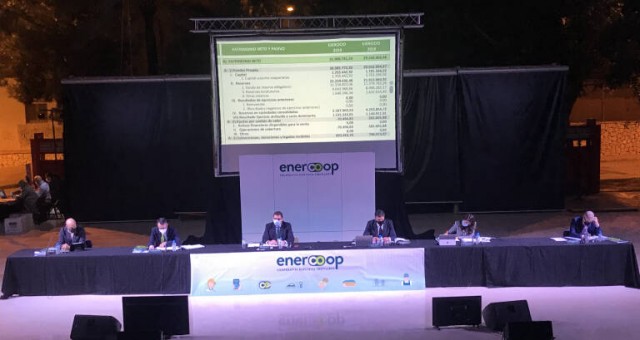 Enercoop se reestructura y divide en dos firmas la generación de energía solar e hidráulica