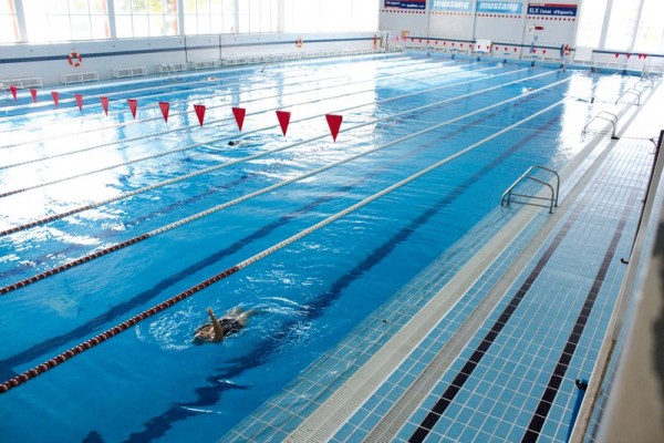 Las piscinas de Elche abren el 4 de enero; quejas de usuarios porque ahora solo se permite el uso a clubes