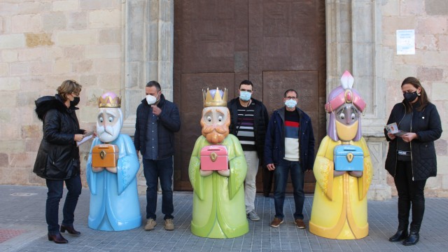 Tres artistas falleros participan en la decoración navideña de Borriana