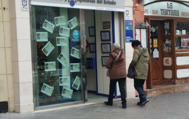 Los murcianos no se rascan el bolsillo en la Lotería de Navidad: se gastarán 63,25 euros, por debajo de la media del país