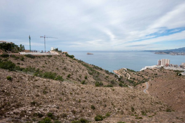 Casi cinco millones de euros para llevar agua potable y luz a los chalés de lujo de Serra Gelada