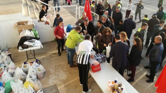 El FC Cartagena, con todas sus secciones, recoge juguetes para niños de familias sin recursos