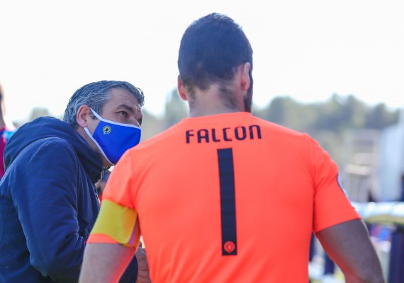 Falcón mejora pero Acuña no 