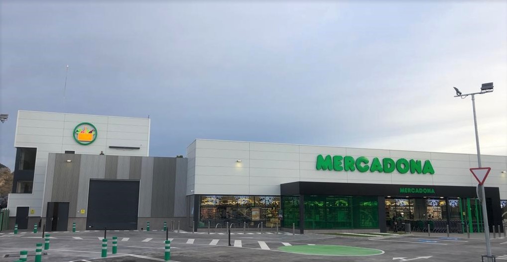 La nueva tienda de Mercadona en Alcoy, inaugurada este lunes en la calle Alicante, a la salida de la ciudad - 