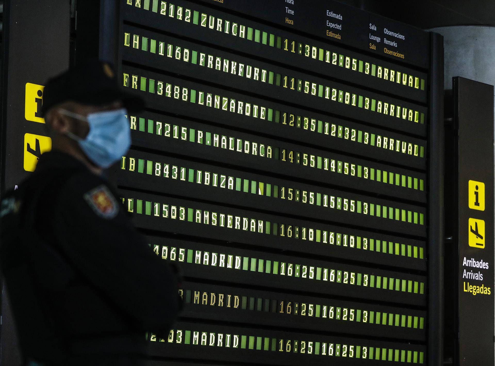 aeropuerto de Manises, en València. Foto: ROBER SOLSONA (EP - 
