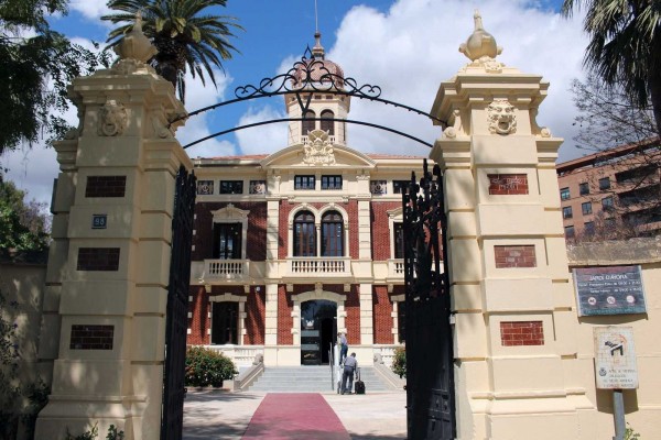 El Palacete de Ayora renace como sede de la Universidad Popular