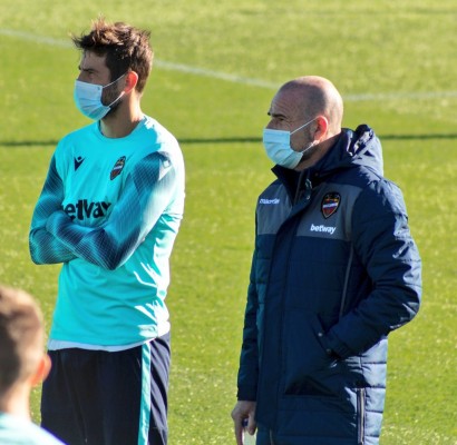 Coke se mantiene en el carril diestro, Rochina va al banquillo y regresa la dupla Vukcevic-Malsa en el Camp Nou