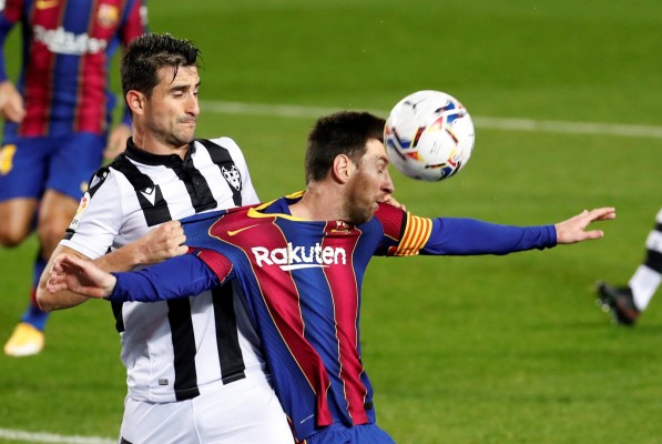 El Levante rasca pero no encuentra premio en el Camp Nou