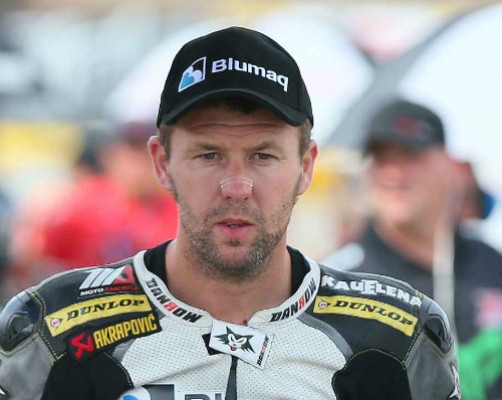 Alberic homenajea a Bernat Martínez en su exhibición de motos clásicas