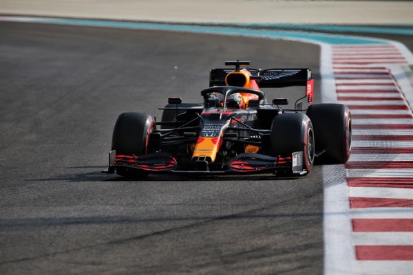 Verstappen se une a la fiesta de Mercedes

