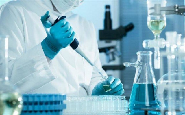 Jóvenes a la fuerza, o una ciencia de setentones y becarios