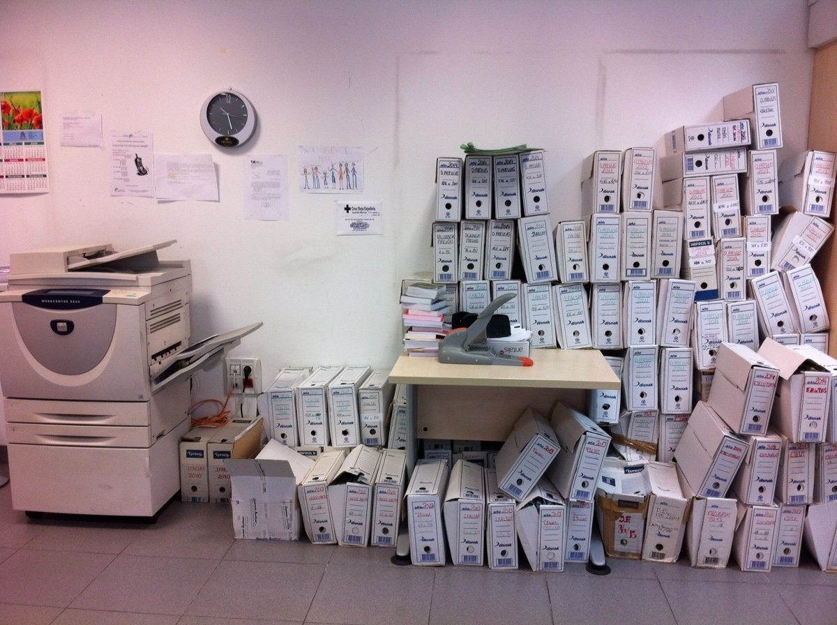 Archivos apilados en el interior del juzgado años atrás, una situación denunciada  entonces por CSIF. Foto: CSIF - 