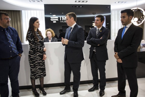 Montón inaugura un hospital privado sin prácticamente pisar los de concesión público-privada