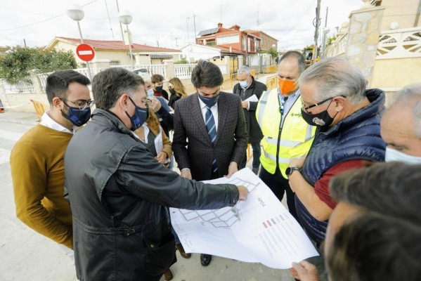 Barcala visita la reurbanización de Rabasa, que tiene un plazo de ejecución de ocho meses