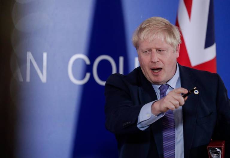 El temor a un 'Brexit duro' lleva al Ibex 35 a perder un 3,12% en la semana