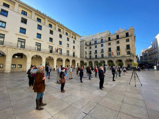 La ordenanza de convivencia del bipartito de Alicante se enfanga en una 'guerra de informes'