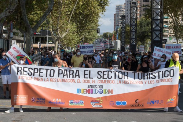 Los hosteleros y comerciantes de Benidorm convocan una manifestación frente al Palau de la Generalitat