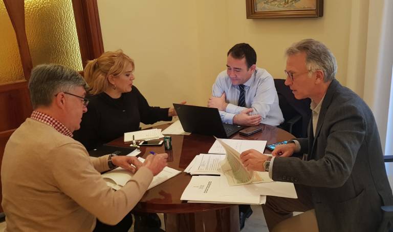 Roger Llanes (derecha) en una imagen de archivo  - 