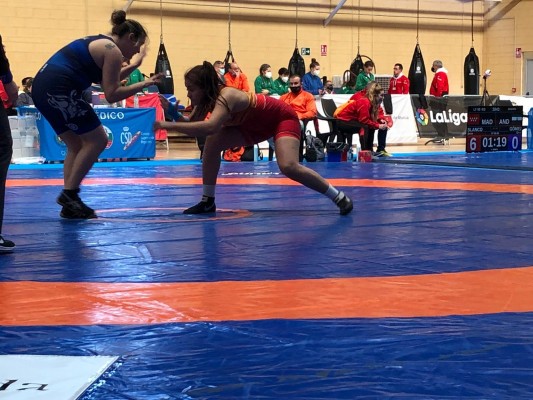 La murciana Carla Lera prepara con España en Hungría la Copa del Mundo