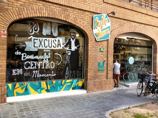 'Vuelta de Tuerca', el taller de bicicletas que también las customiza
