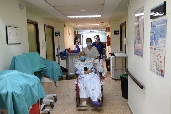 El coronavirus se extiende por el Hospital General, afecta a la plantilla y dificulta la gestión sanitaria