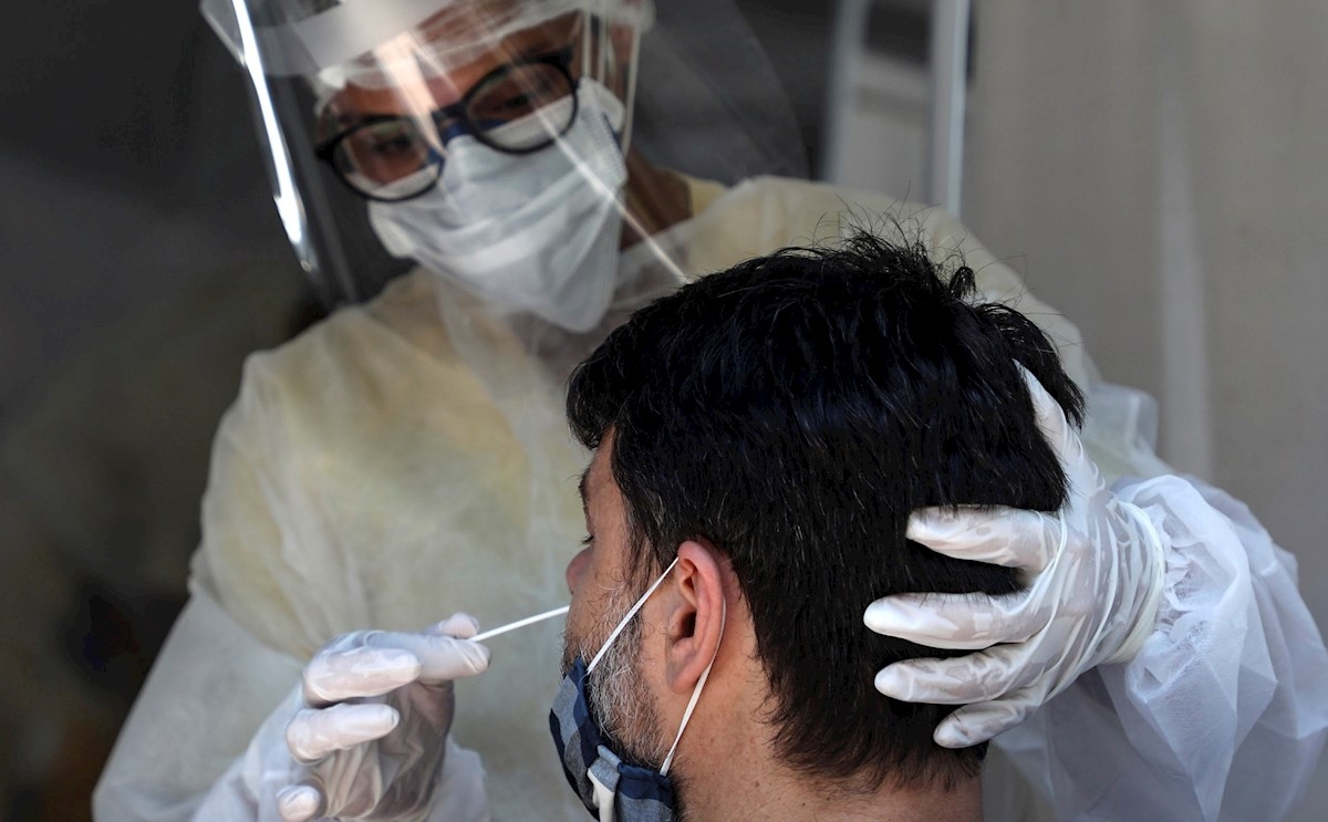 España registra 7.955 nuevos casos de covid-19, 4.595 en las últimas 24 horas, y 765 muertes