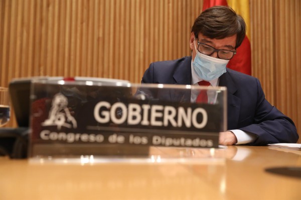 Illa asegura que las vacunas llegarán en menos de un mes y defiende su seguridad: 