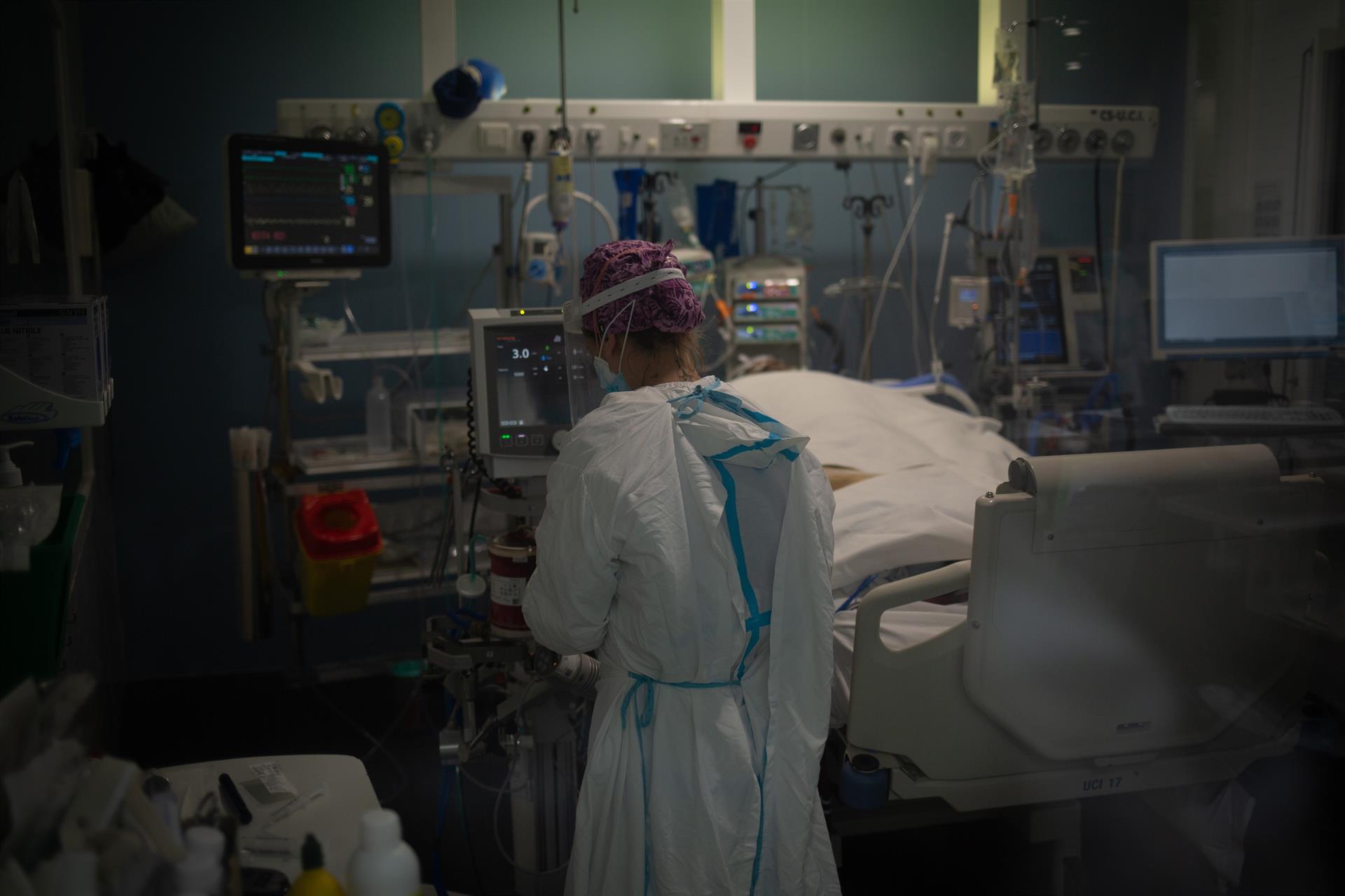 UCI del Hospital del Mar de Barcelona . Foto:DAVID ZORRAKINO(EP) - 