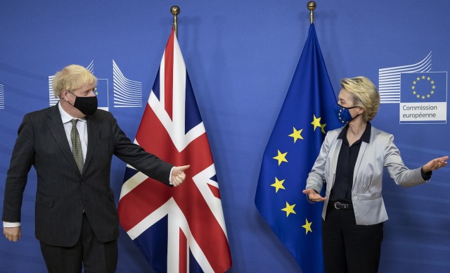 Cena 'a dos velas' entre Boris Johnson y von der Leyen