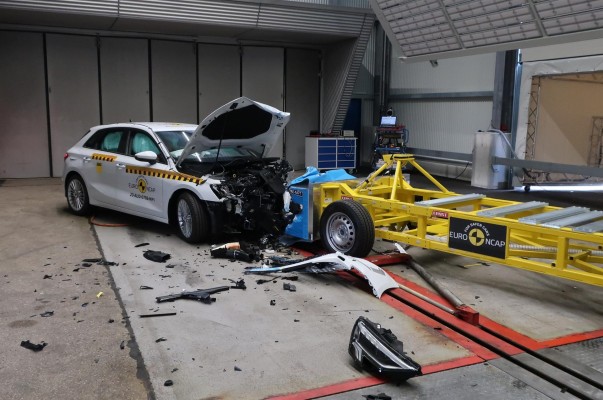 El Audi A3 Sportback, el Seat León y el Land Rover Defender logran la máxima puntuación Euro NCAP