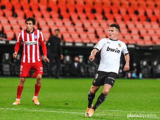 Gameiro cae al sufrir una lesión muscular