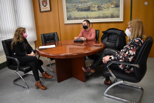 Petrer busca líneas de colaboración con el Instituto Nacional de la Juventud