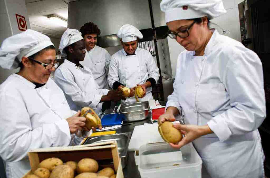 Cocineros de Novaterra Catering. Foto: NOVATERRA CATERING - 