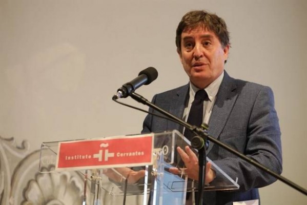 El poeta Luis García Montero y el filósofo Sami Naïr, en la Semana de los Derechos Humanos