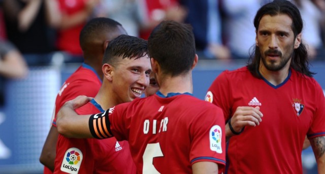 Osasuna brinda una alegría a su afición en la despedida de El Sadar