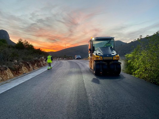 La Diputació de València mejora la carretera entre Barxeta y Simat de Valldigna