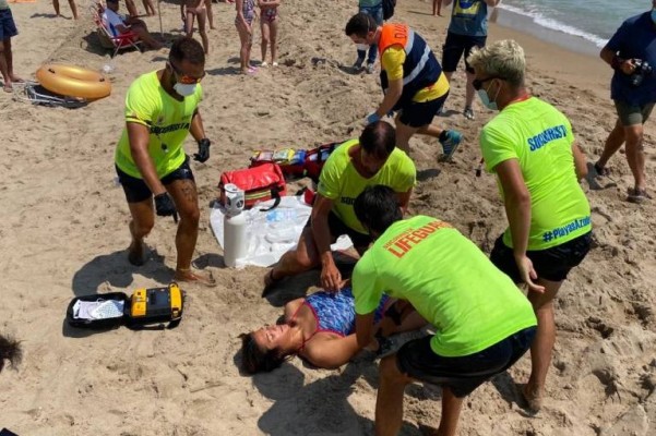 Chiringuitos de las playas de El Campello piden alargar un año más el contrato y bajar las cuotas
