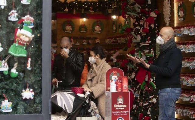Los valencianos reducirán el gasto en Navidad por incertidumbre ante la covid, según Avacu