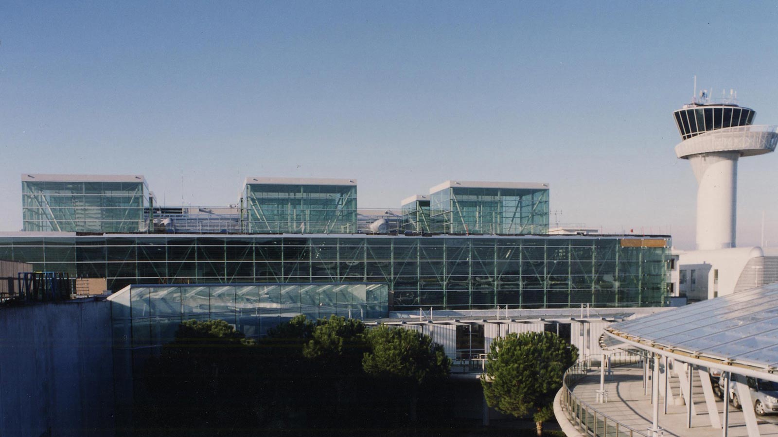 Aspecto general del aeropuerto de Burdeos, en Francia. - 