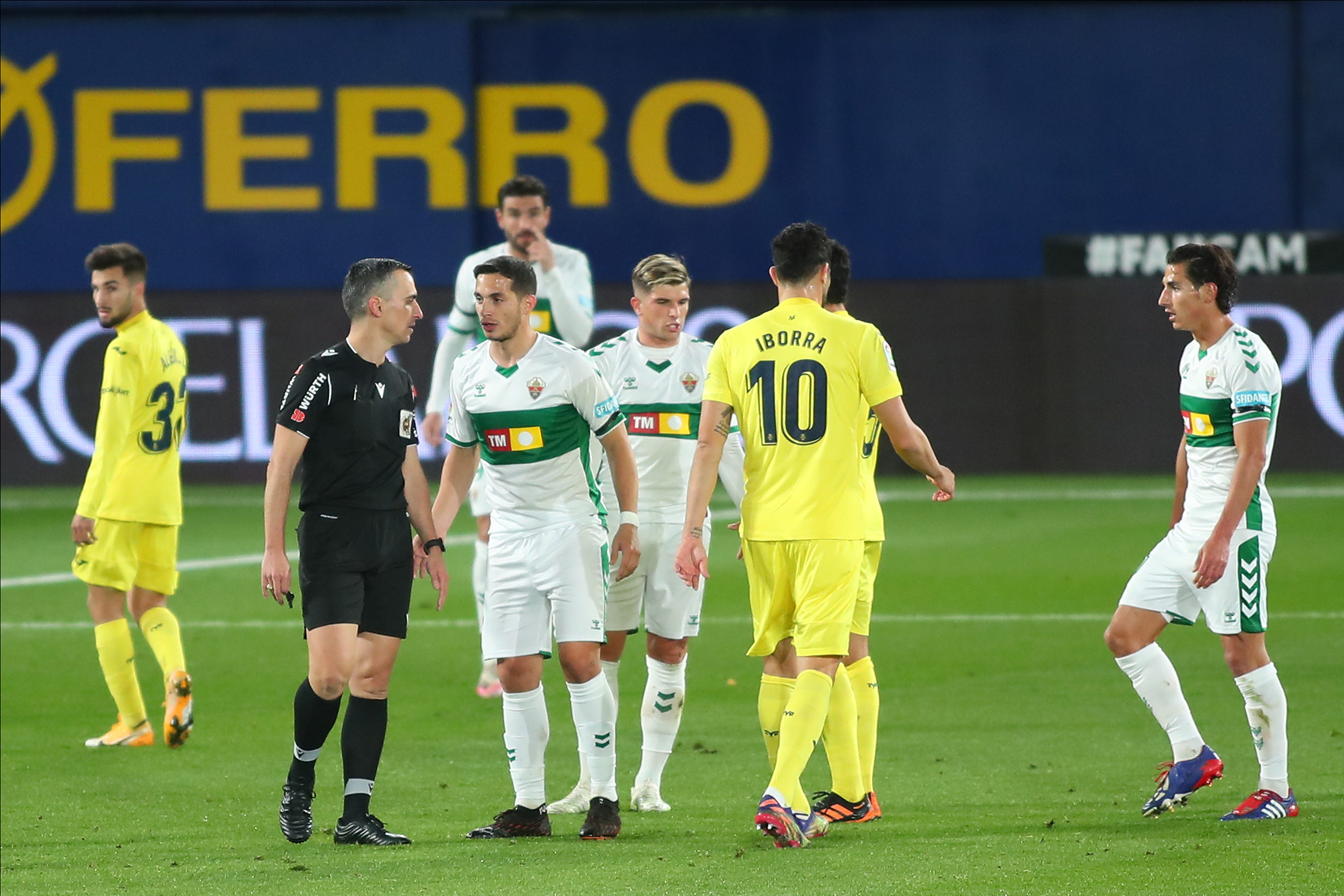 El Villarreal no consigue superar la trama defensiva del Elche