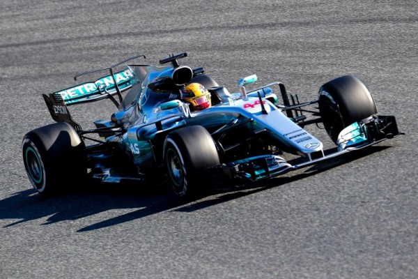 Hamilton logró la victoria en Barcelona; Sainz, séptimo, y Alonso acabó