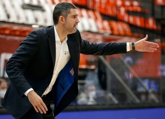 Rubén Burgos: “Satisfechos con la victoria y con la solvencia de las jugadoras y el equipo después del descanso ante un gran rival