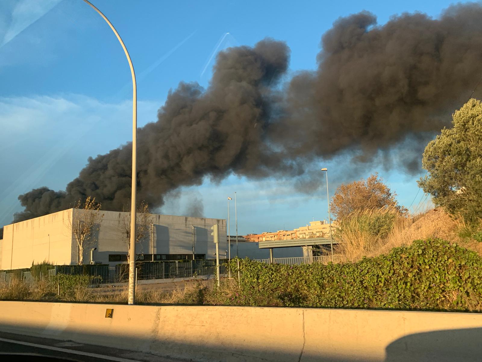 PP, Cs y Vox piden convocar un consejo extraordinario de la EMT para valorar el incendio