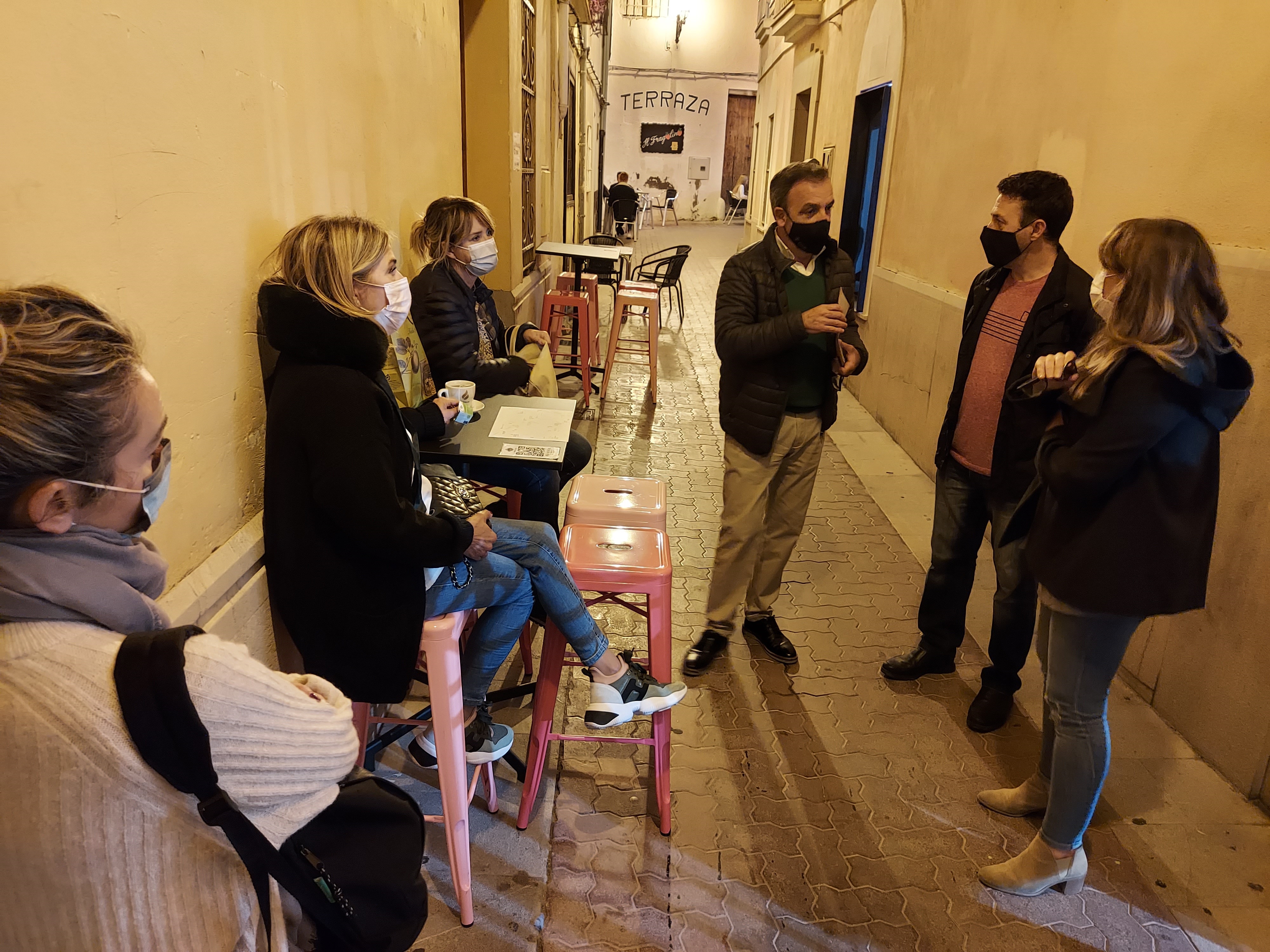 El PP respalda las demandas de los hosteleros que piden más mesas y sillas para el centro de Castelló