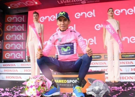 Nairo Quintana vuela en el Blockhaus y se enfunda la 'maglia' rosa
