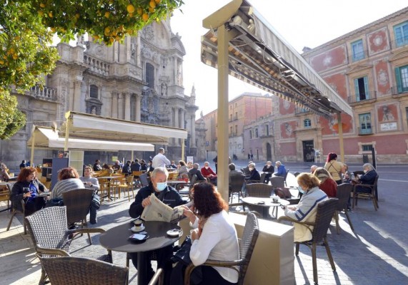 Bajan los ingresos por covid en 31 personas pero los contagios repuntan con 211 casos y cuatro fallecidos